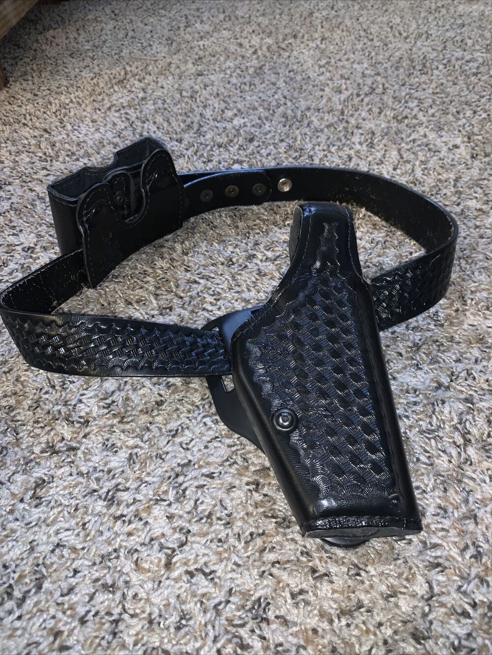 1921 Dutyman 32” w/ Safariland Thumbsnap Glock17 Holster & Model 079 Mag Pouch